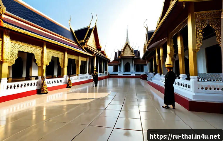 태국 왕실 역사 - Photorealistic historical scene of a grand Thai royal palace courtyard at sunrise, elegant tradition...
